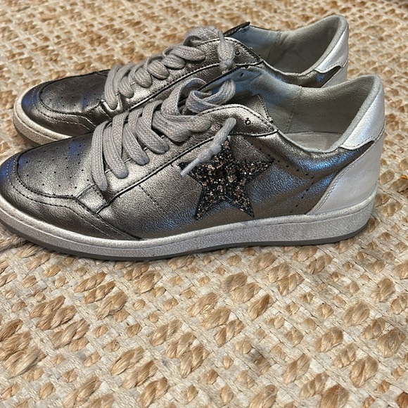SHU-SHOP Metallic Star-Embellished Women's Sneakers - Picture 2 of 7